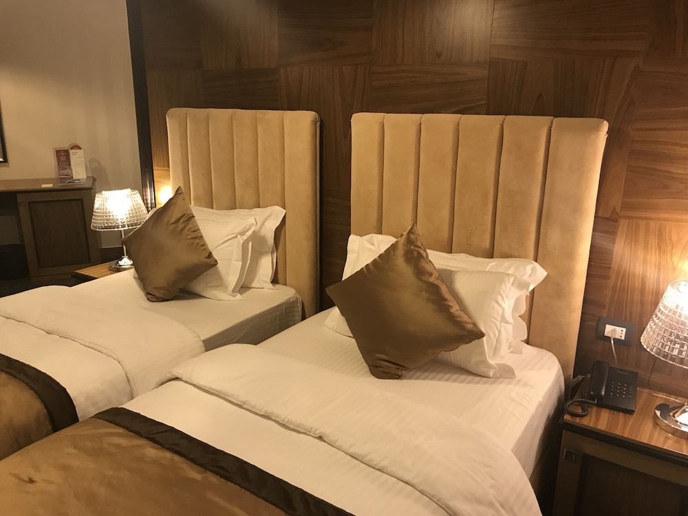 Deluxe Twin Room, Accessible, Park View photo 2