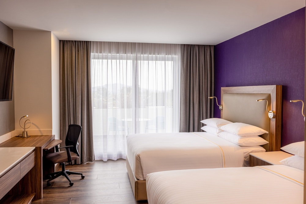Deluxe Room, 2 Queen Beds, Balcony, City View - Photo 1