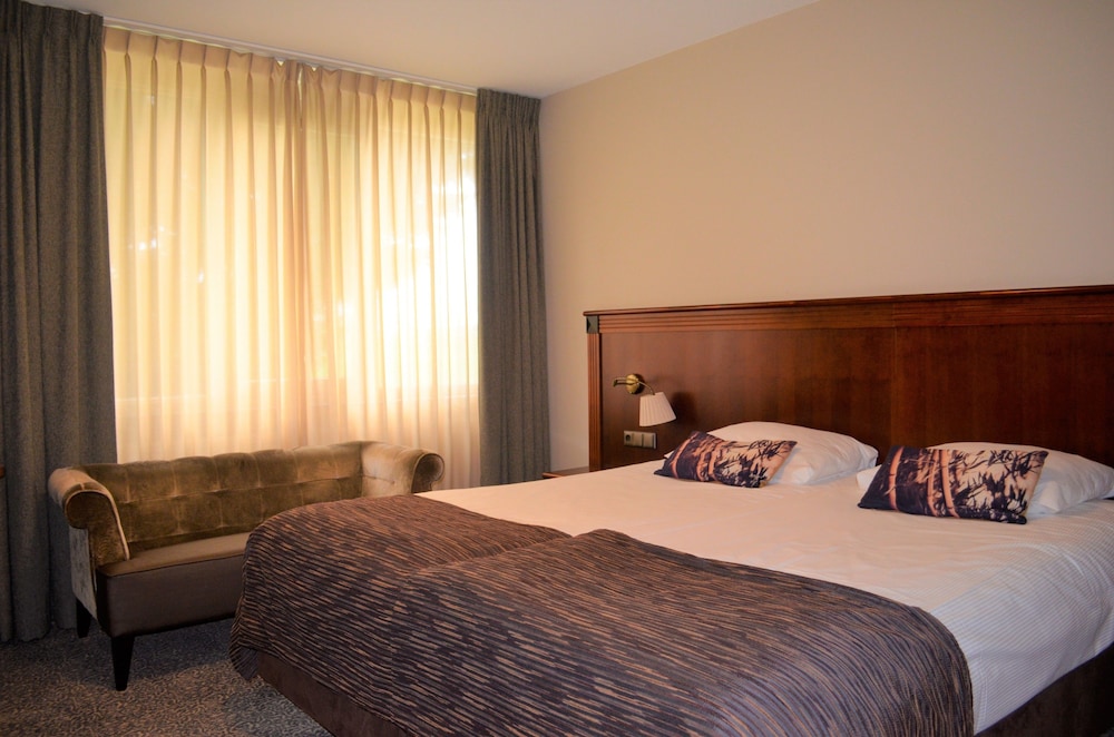 Standard Room, 2 Twin Beds, Non Smoking - Photo 6