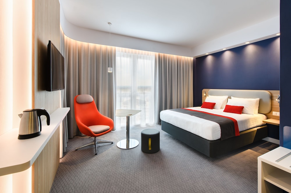 Standard Room, 1 King Bed, Accessible (Free Breakfast) - Photo 7