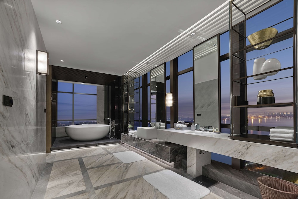 Presidential Suite, 1 King Bed thumbnail 5