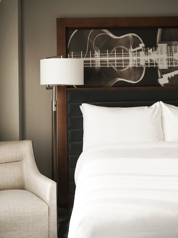 Deluxe King Room - Photo 5