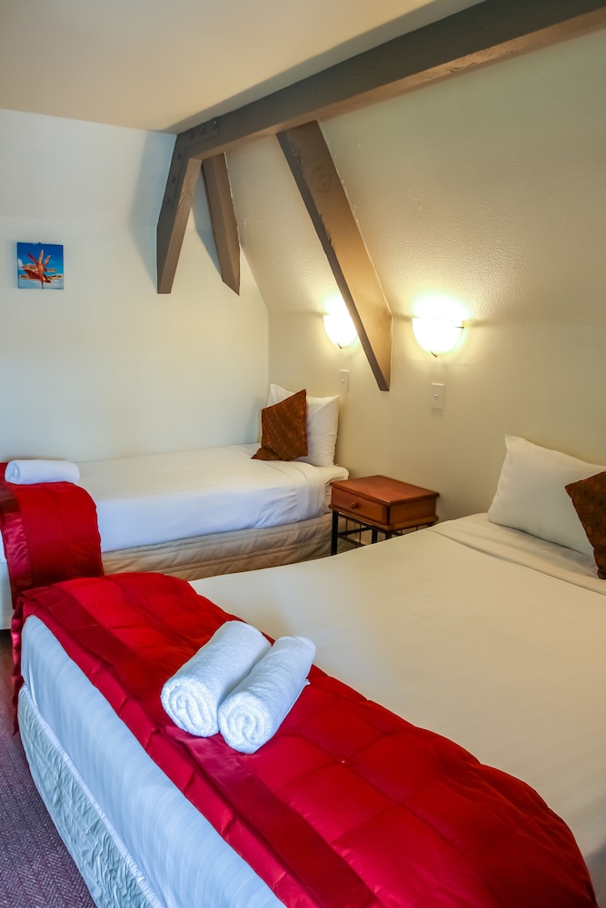Apartment, 2 Bedrooms, 1 bathroom (1 x Queen & 4 Single beds or 2 x Queen & 2 x Single beds) photo 3