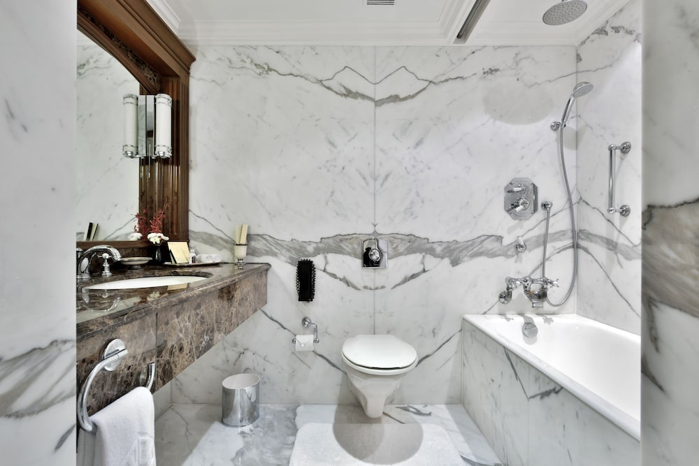 One Bedroom Grand Suite (Non Smoking)