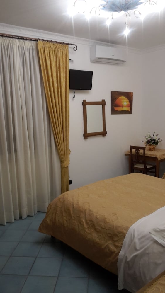Standard Double or Twin Room photo 1