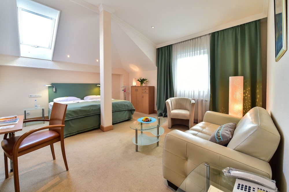 Basic Double Room Single Use - Photo 5