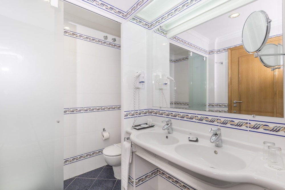 Double Room, Partial Sea View (2 adults + 2 children)