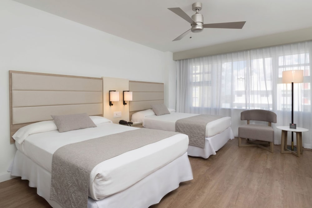 Deluxe Room, City View (Double Beds)