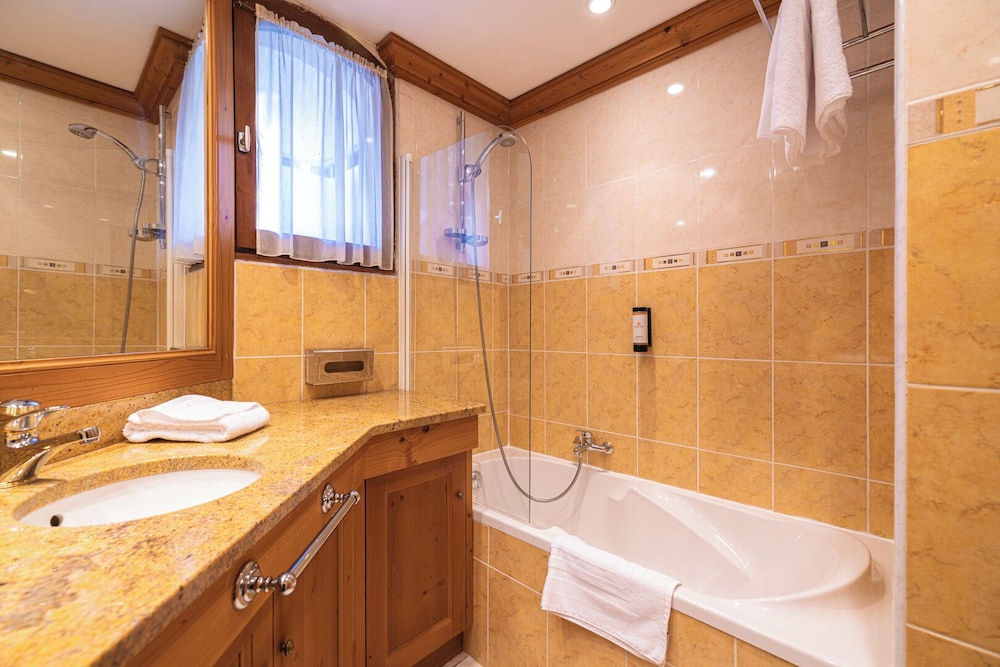 Superior Suite - Photo 5
