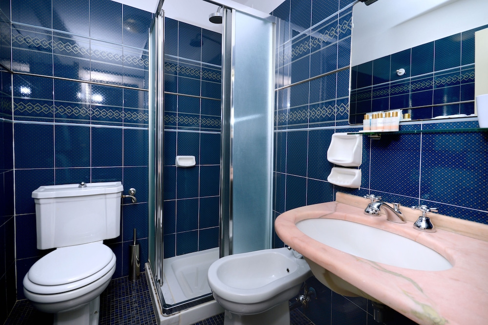 Standard Double or Twin Room (Small window) photo 3