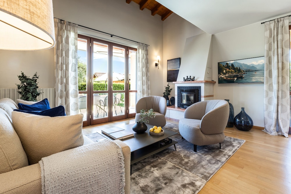 Villa photo 1