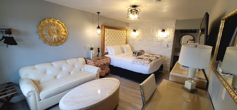 Classic (Non- Pet) King Room
