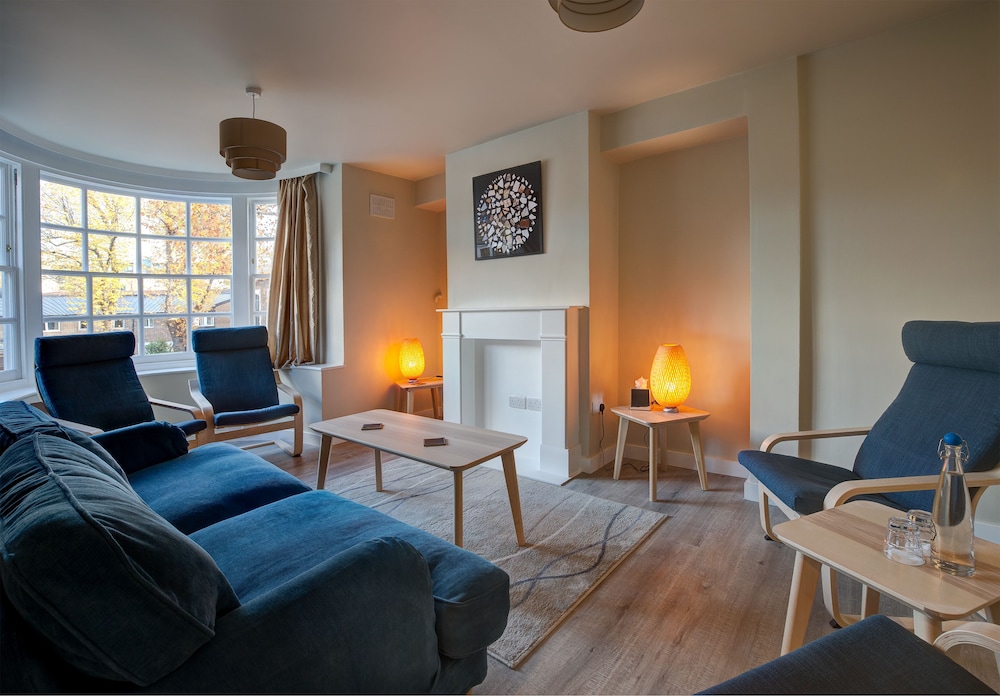 Apartment 2 Bedroom thumbnail 6