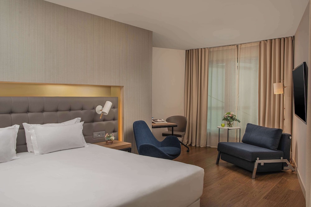 Deluxe Room - Photo 4