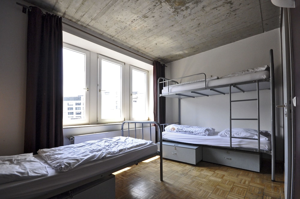 1 Bed in a mixed dorm for 3 person photo 1