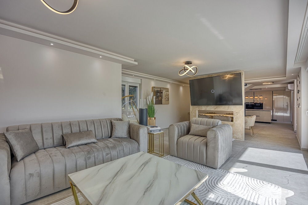 Family Villa, Multiple Bedrooms (Villa Samara with Pool)