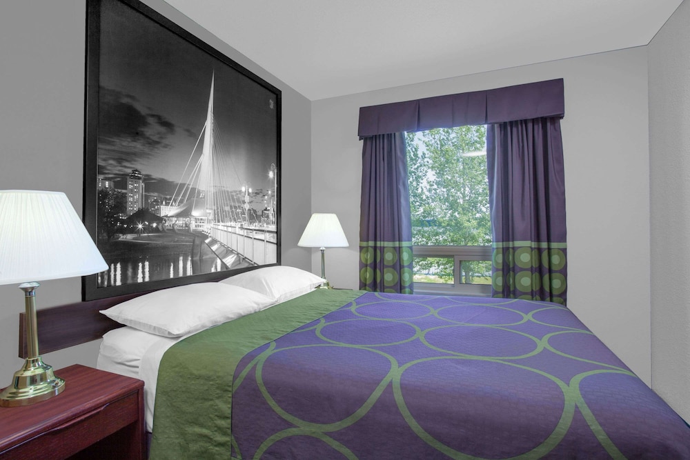 Suite, 1 Queen Bed, Non Smoking - Photo 1