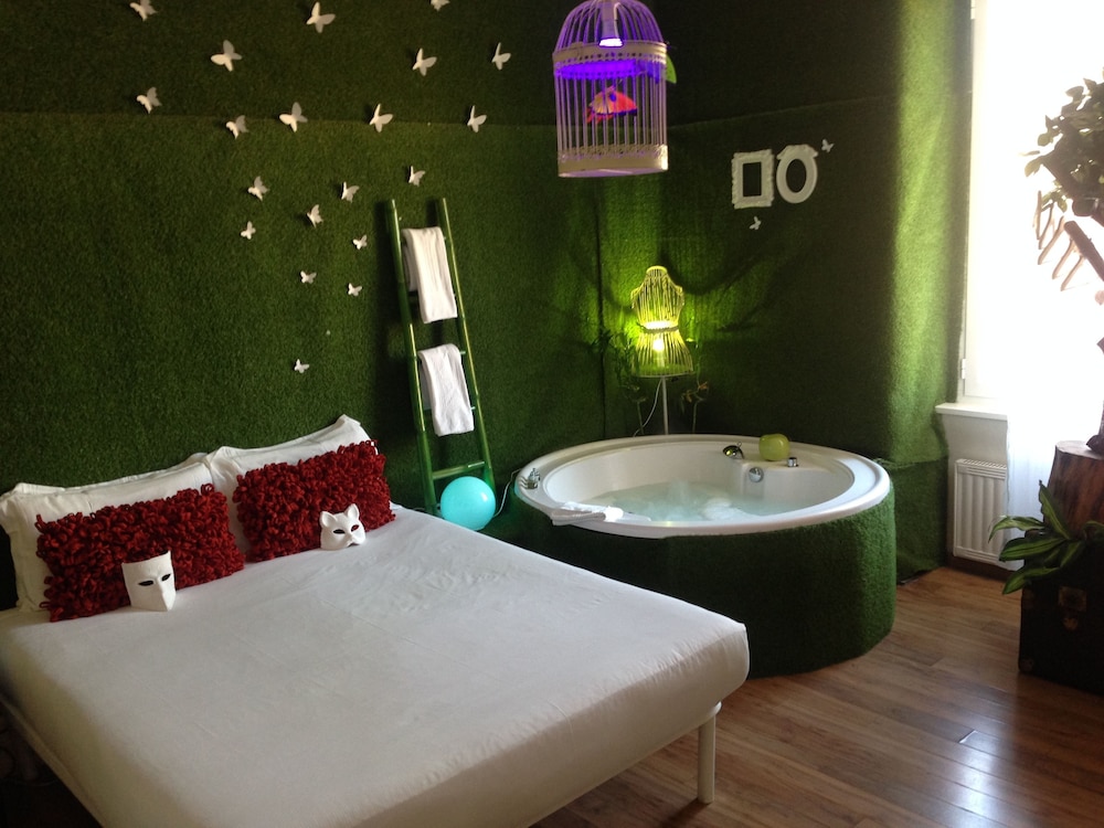 Romantic Double Room, Jetted Tub photo 2
