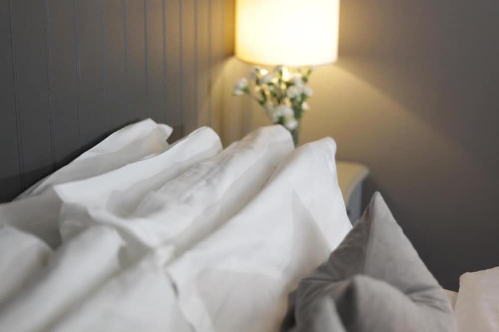 Deluxe Double Room, Ensuite, Courtyard View photo 3