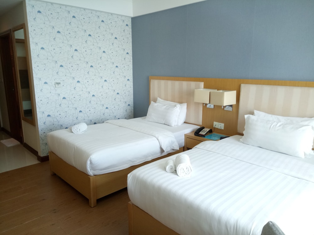 Design Twin Room, 1 Bedroom, Balcony, Tower photo 3