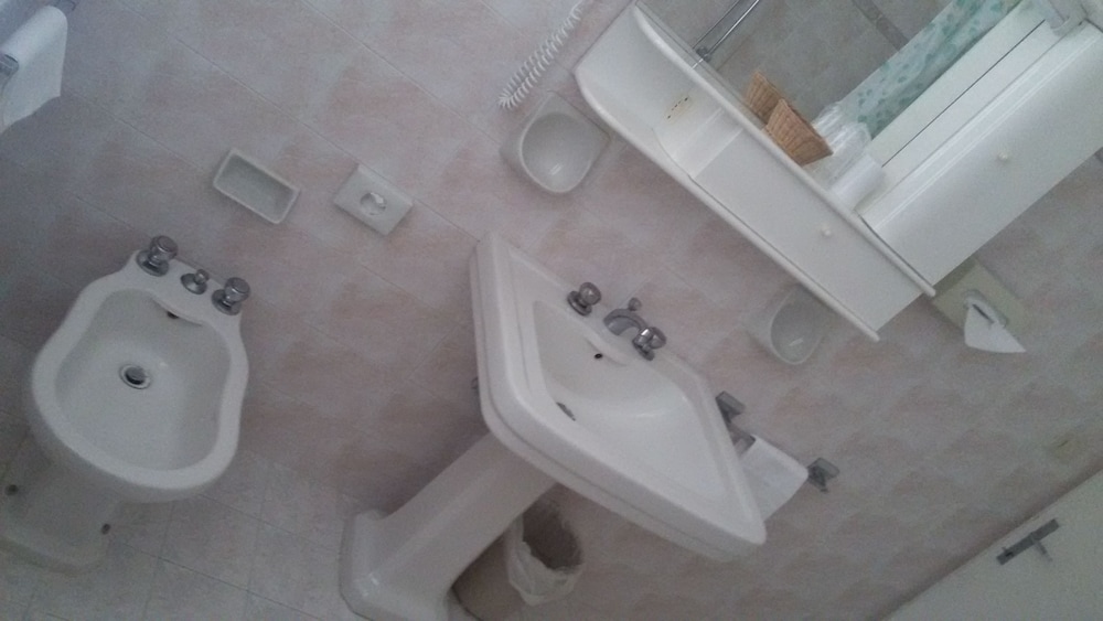 Basic Double Room - Photo 10