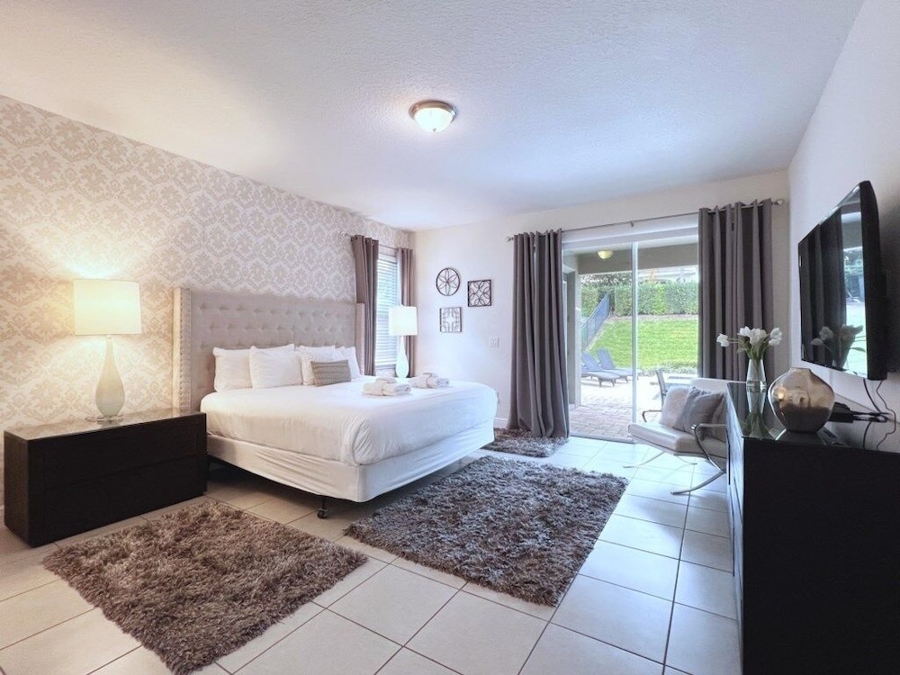 House, Multiple Bedrooms