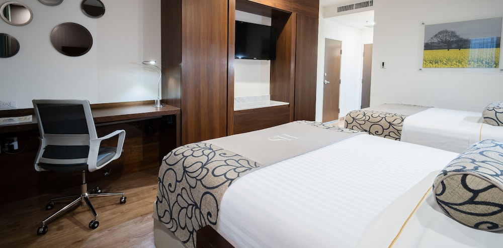 Executive Double Room, 2 Queen Beds (Deluxe) photo 1