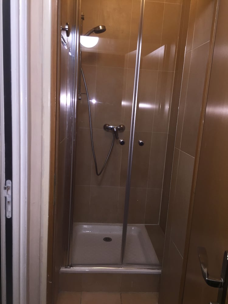 Economy Single Room, 1 Twin Bed, Shared Bathroom photo 3