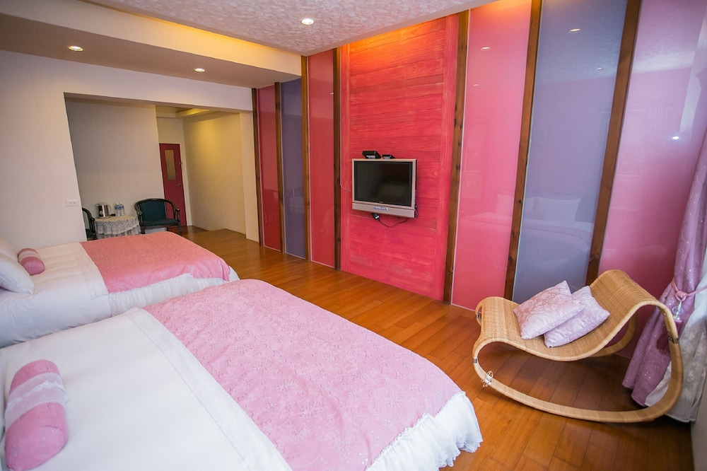 Standard Quadruple Room, 2 Double Beds photo 2