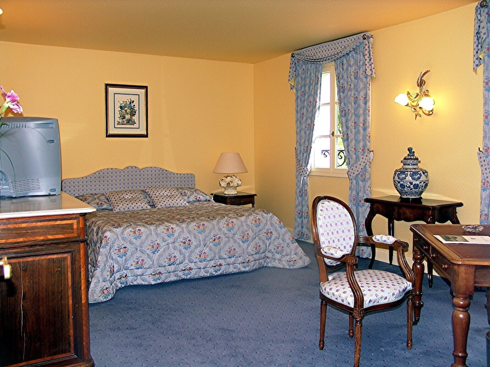 Family Room photo 2