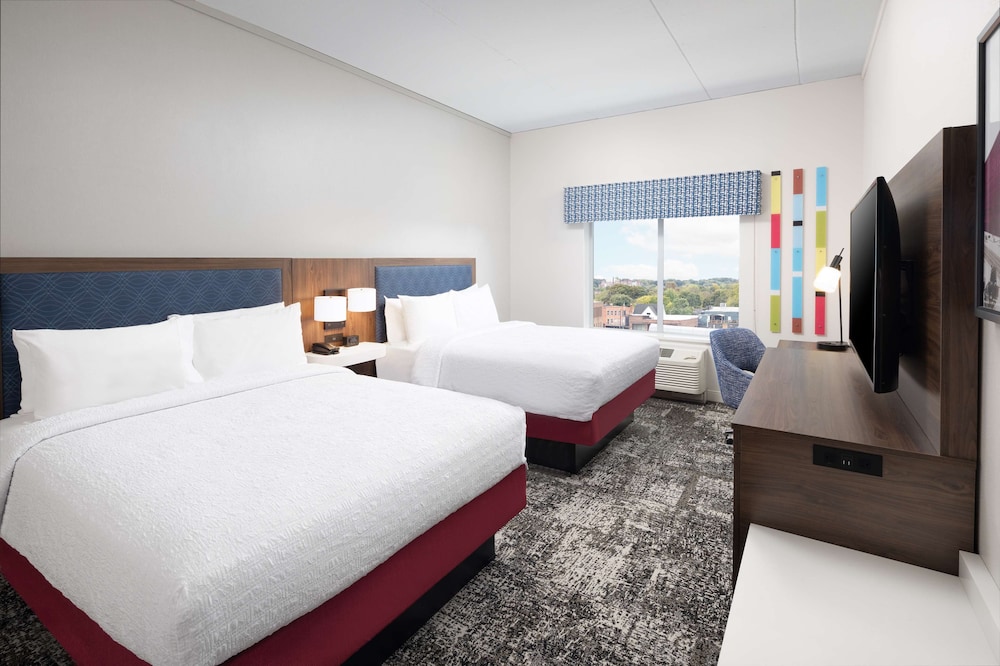 Room, 2 Queen Beds, Accessible, Bathtub - Photo 6