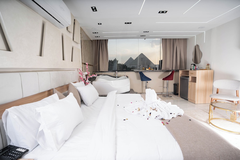 Comfort Room, 1 King Bed, Mountain View