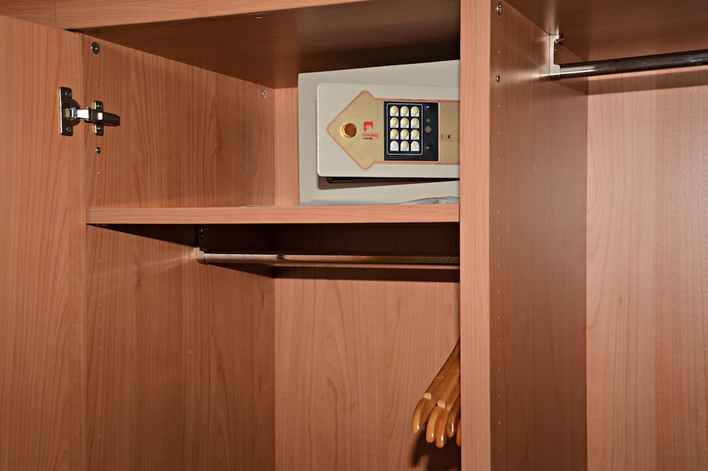 Double or Twin Room - Photo 5