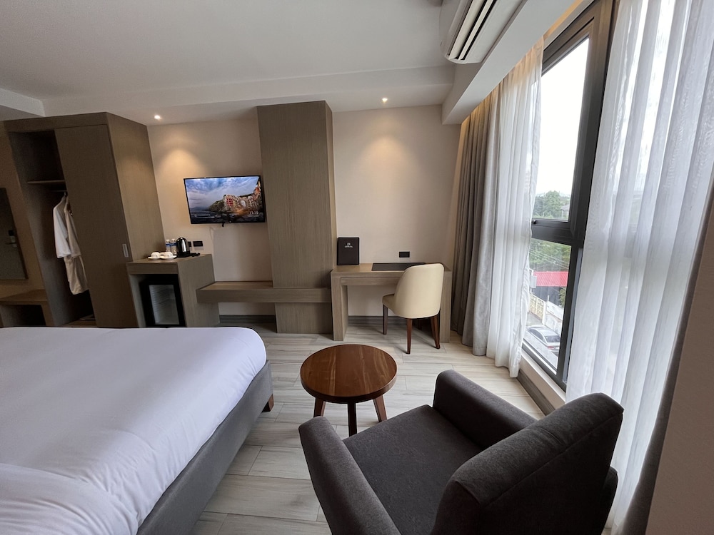 Deluxe Room - Photo 4