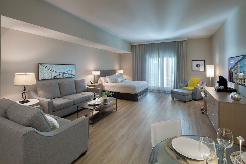 Superior Suite, 1 King Bed with Sofa bed (Urban King Studio - Accessible)