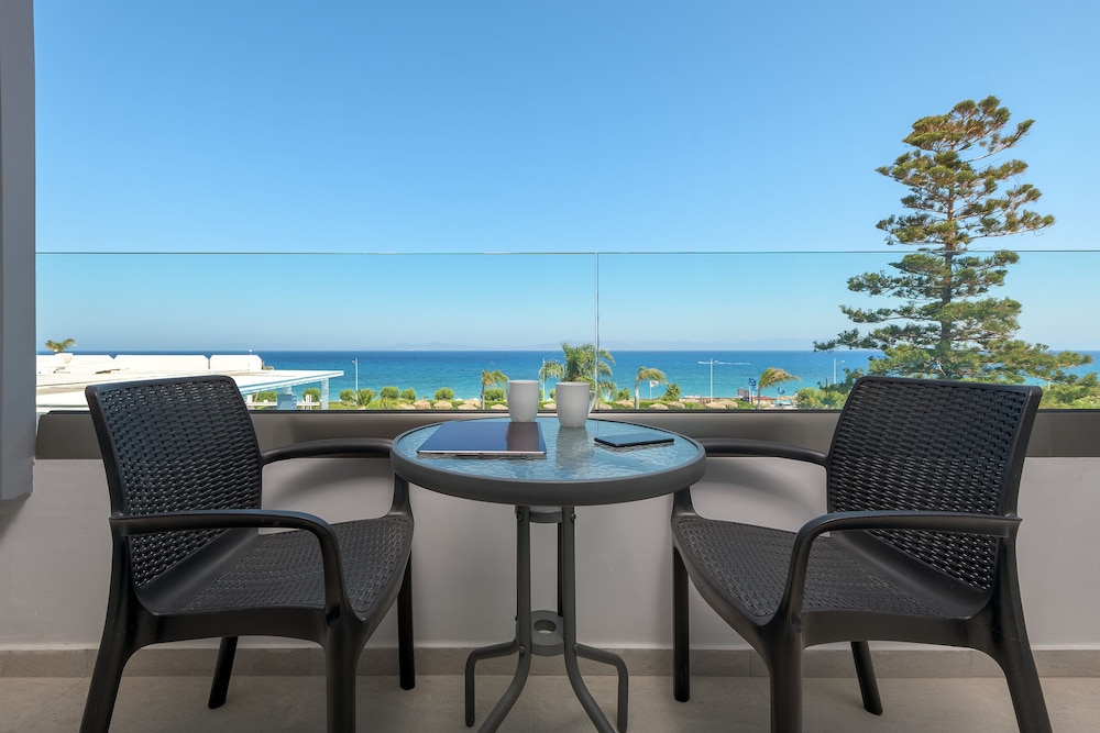 Superior Double or Twin Room, Sea View photo 3