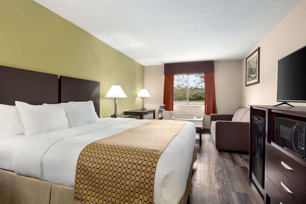 Standard Room, 1 King Bed - Photo 1