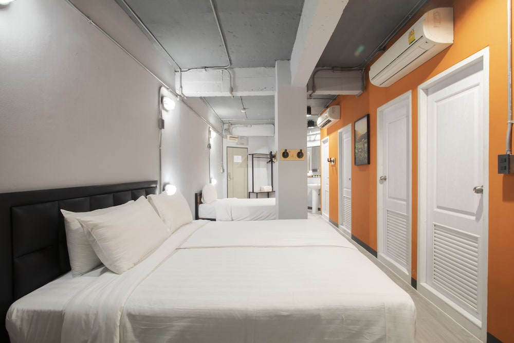 Deluxe Room with 3 Single Beds without Window photo 1