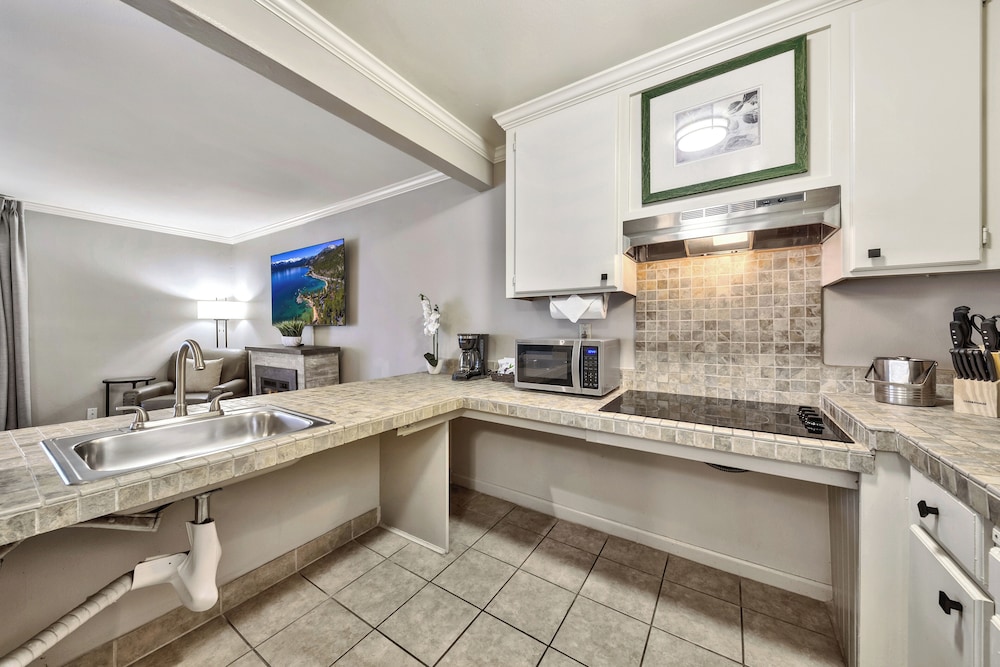 Deluxe Suite, 1 Bedroom (ADA) - Photo 2