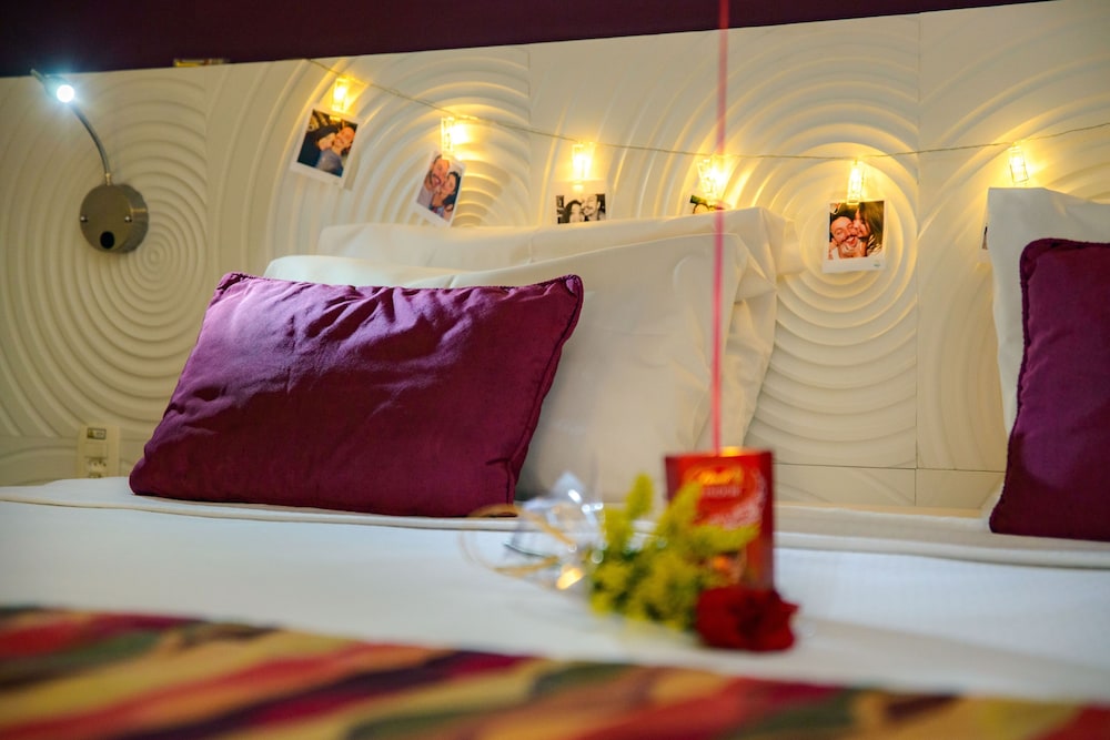 Luxury Suite, 1 King Bed, Non Smoking - Photo 7