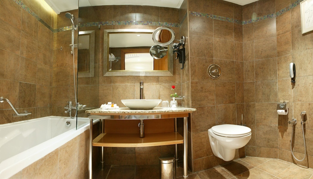 Junior Suite, 1 King Bed with Sofa bed, Sea View - Photo 3