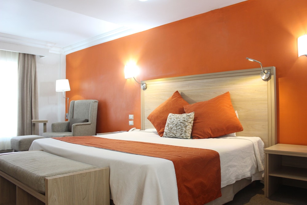 Deluxe Suite, 1 King Bed photo 2