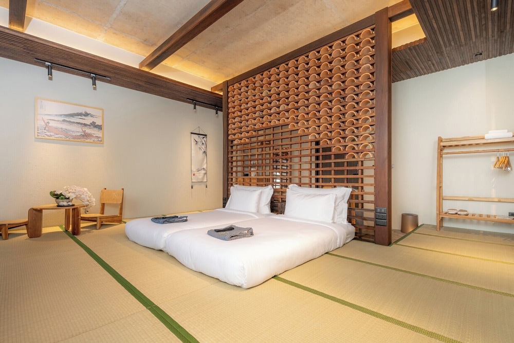 Deluxe Room, City View