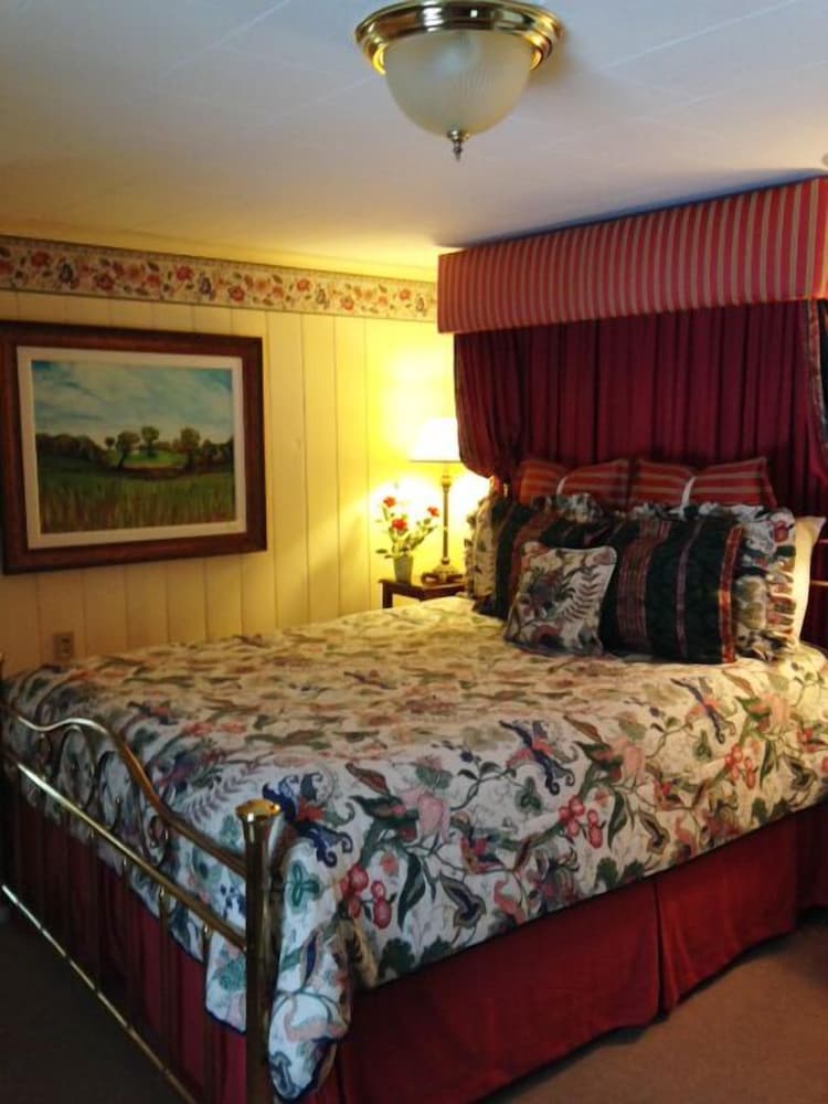 Suite, 1 Queen Bed with Sofa bed (First Floor - Room 10)