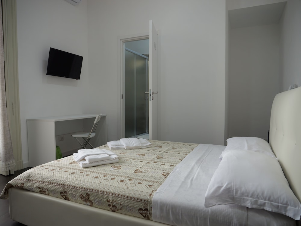 Basic Double Room, 1 King Bed, City View