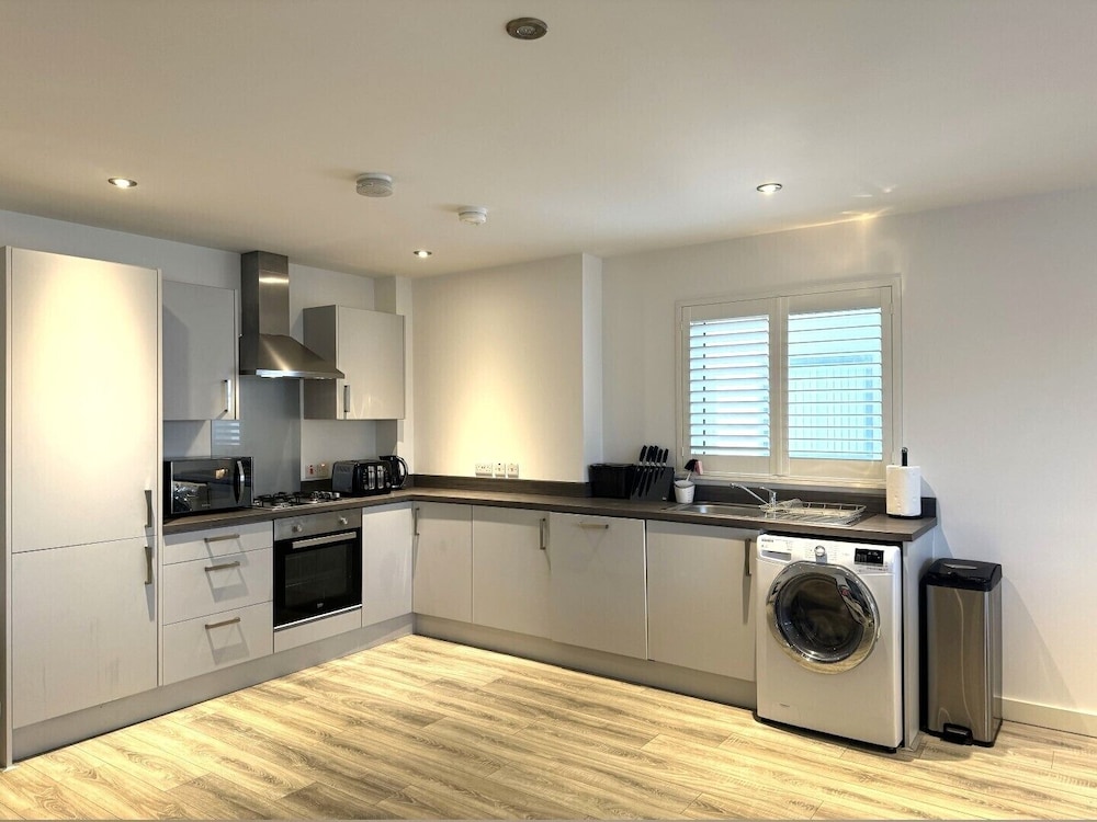 Apartment, Private Bathroom (Sandford) photo 2