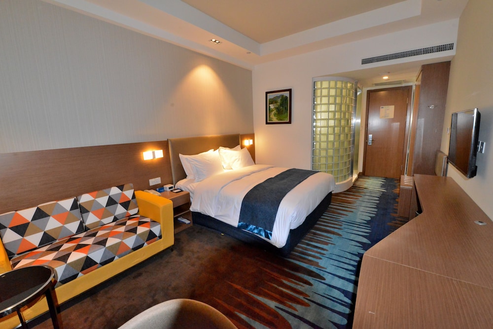 Standard Room, 1 King Bed, Accessible photo 1
