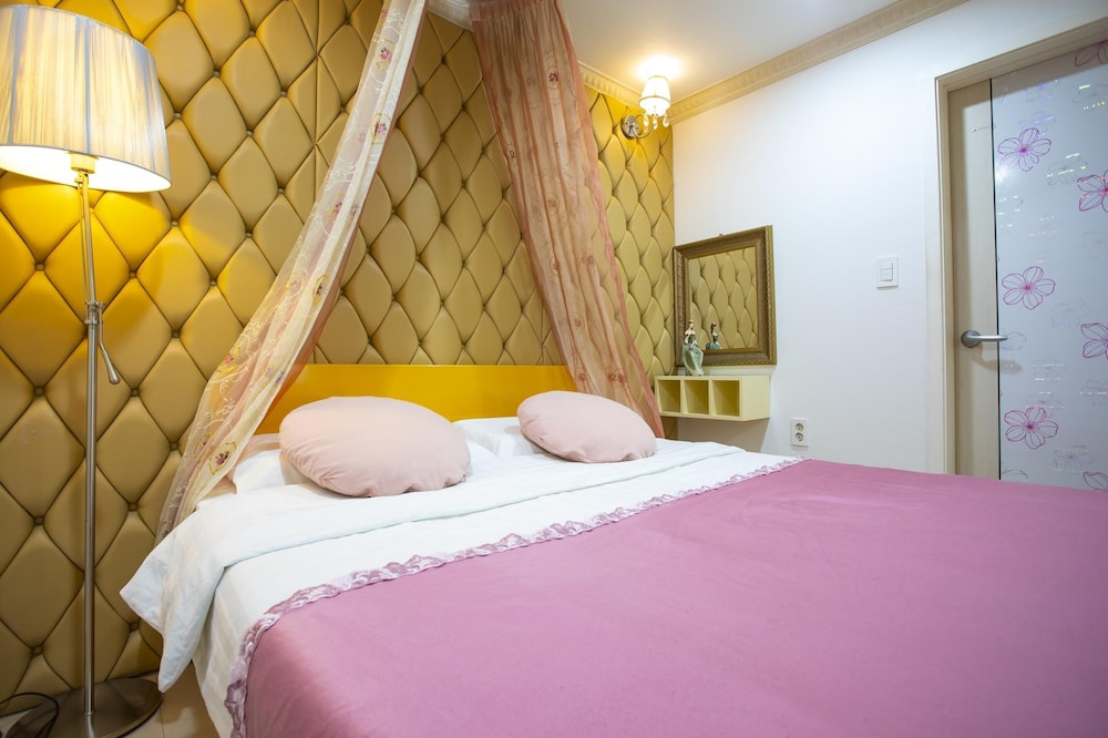 Basic Room, 1 Bedroom (Pink Lady) photo 2