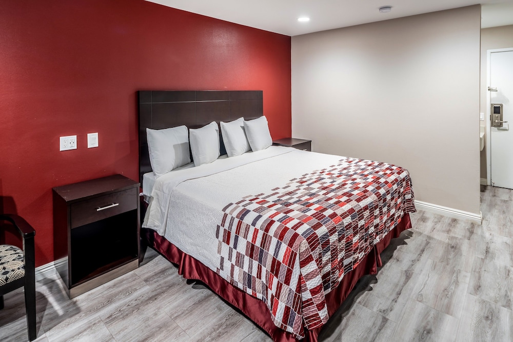 Superior Room, 1 King Bed (Smoke Free) - Photo 1