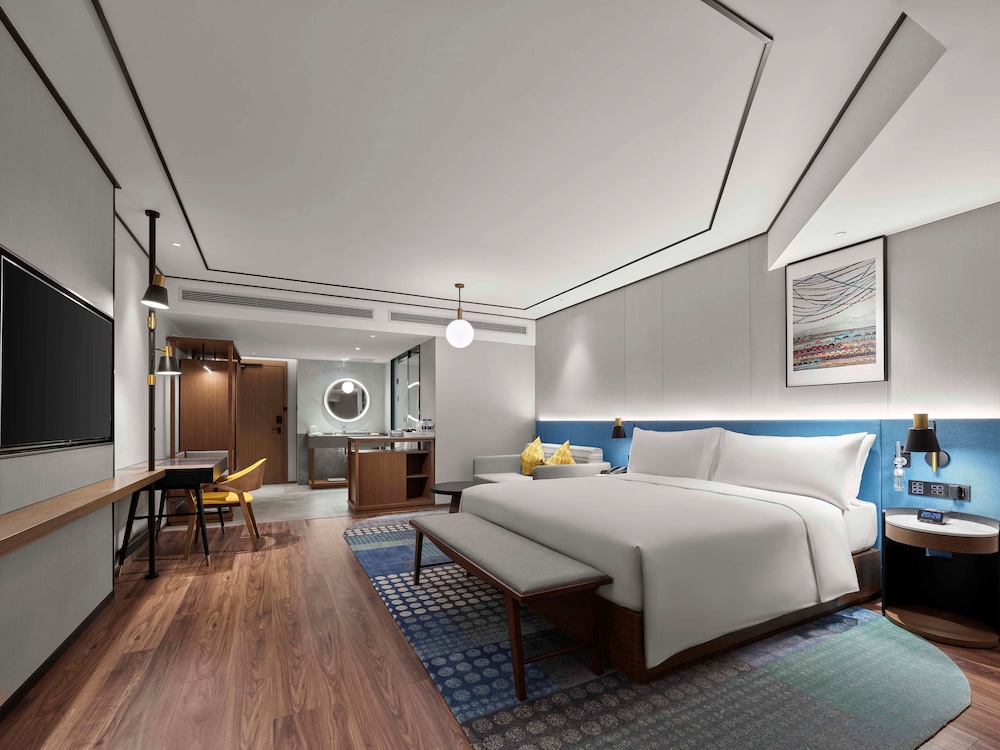 Room, 1 King Bed, Accessible - Photo 2
